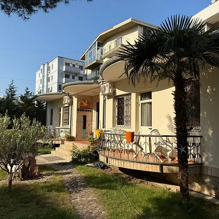 Guest house Guroal House *
